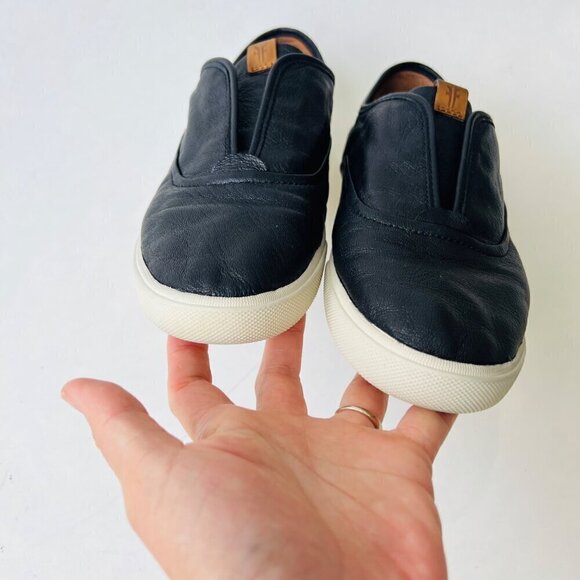 ❤️ Frye Mindy slip on sneakers, Black, Size 8.5 - Picture 2 of 8